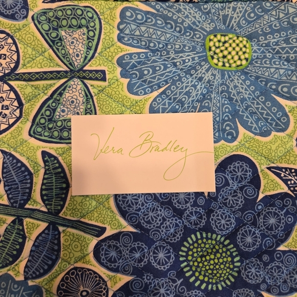 NWOT. VERA BRADLEY TABLET OR E-READER SLEEVE. RETIRED " DOODLE DAISY" PATTERN. - Picture 3 of 6